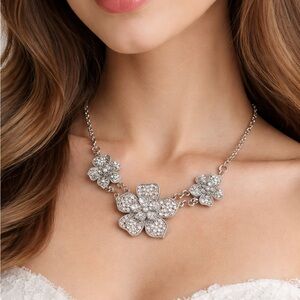 Elegant Silver Floral Necklace